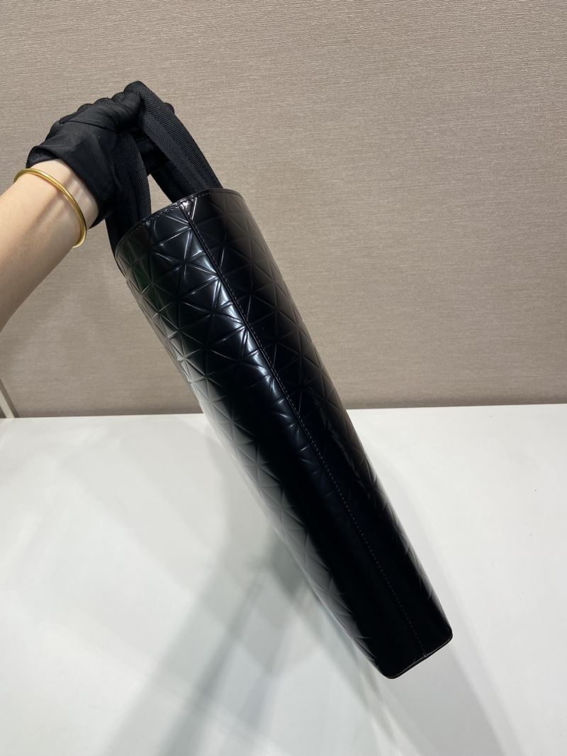 Pra*a tote bags